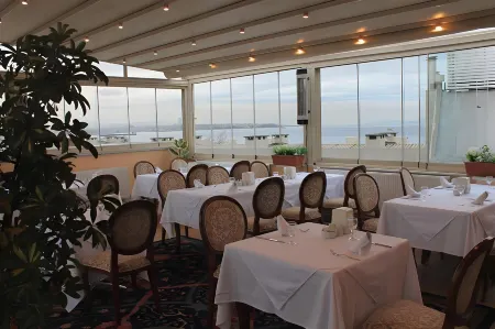 Aruna Hotel