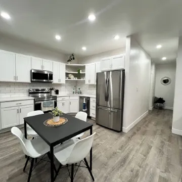 Fully remodeled house for 6 guests in the heart of Midvale