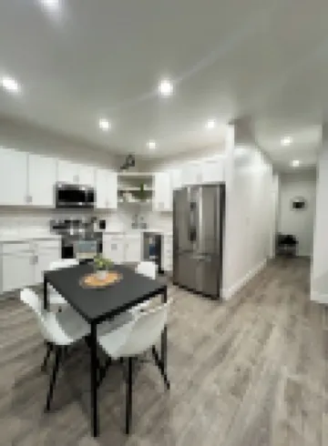 Fully remodeled house for 6 guests in the heart of Midvale