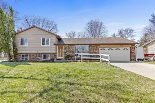 Cottage Grove-Woodbury Suburban Retreat by Minne-Getaway