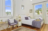 Cygnet Old Bank B & B Cafe & Gift Store Hotel a Port Huon