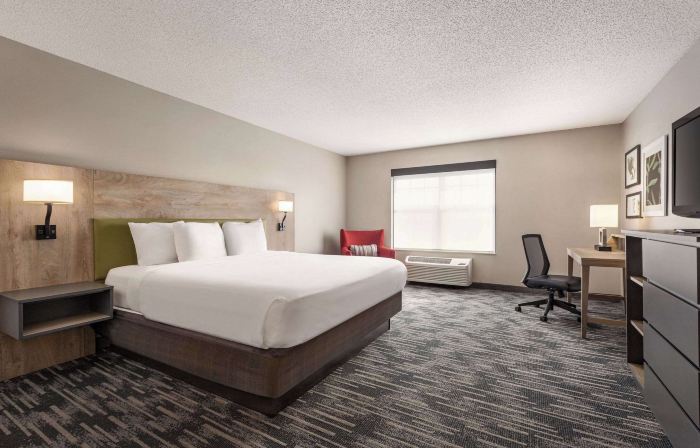 Country Inn & Suites by Radisson, St. Cloud East, MN