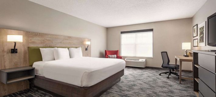 Country Inn & Suites by Radisson, St. Cloud East, MN Hotels in Stearns County