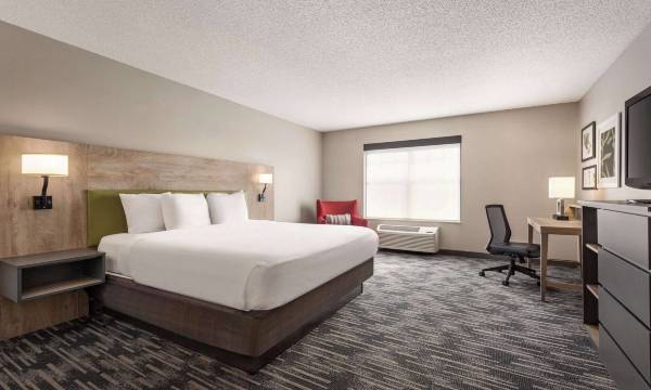 Country Inn & Suites by Radisson, St. Cloud East, MN