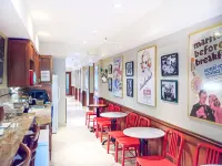نزل شيلسي بينس Hotels near ملعب بليكر