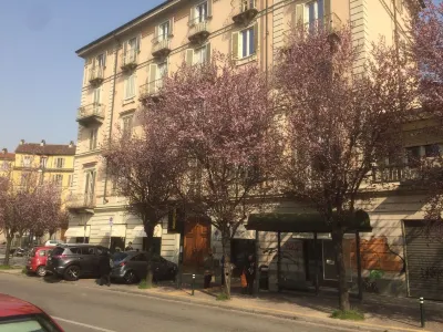 ラ テラッツァ ディ アルトゥーロ Obelisco ai Moti del 1821周辺のホテル