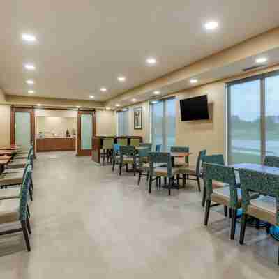 Comfort Inn & Suites West des Moines Dining/Meeting Rooms