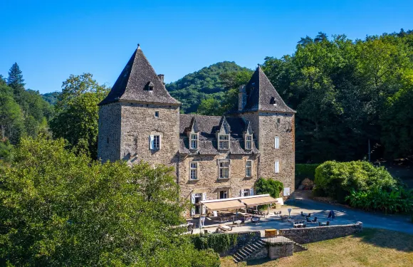 吉巴尼爾露營酒店