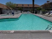 Clarion Inn Near China Lake Naval Station - Swimmingpools