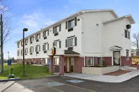Super 8 by Wyndham Massena NY Hotels in Hogansburg