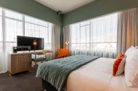 The Muse Christchurch Art Hotel - sarapan