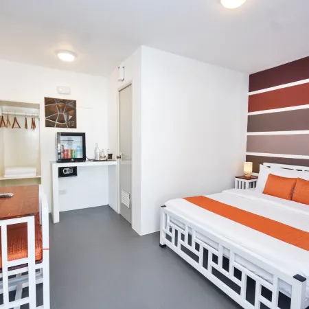 8 Colors Beach House Resort
