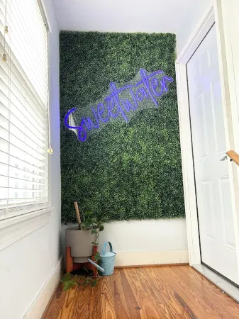 New Orleans inspired 2bed/2bath in the heart of Historic District Sweetwater