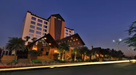 Sayaji Rajkot Отели рядом с достопримечательностью «ISKCON Rajkot, Sri Sri Radha Neelmadhav Dham»