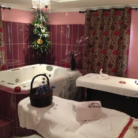 Grand Bee Suites
