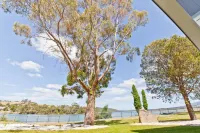 Waterfront Apartments - Mountain view
