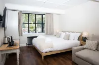 The Fox Hotels in Sutton Scotney
