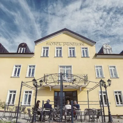 Hotel Puntijar Hotels near Nogometno igralište
