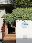 B&B Around the World Hotels near Monumento della Sirenetta