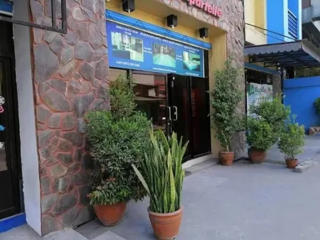 Hidden Pearl Hotel (Janus Luxury Suites)