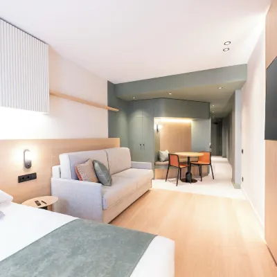 Aparthotel Atenea Calabria Hotels near Rocafort Metro Station