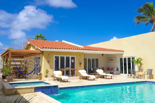 阿魯巴斯巴克瓦爾套房酒店