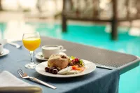 Mediterranean Resort - breakfast
