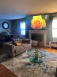 Cozy 2-bedroom apartment in charming West Hartford with WiFi