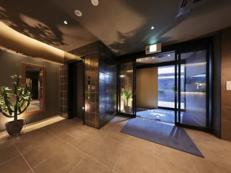 Doutonbori Crystal Hotel IV Отели рядом со станцией JR Abikocho Station