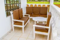 The Porcupine Guesthouse Hotels in Mogotio