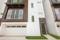 Luxurious 3 Bed3 Bath Near Downtown Houston