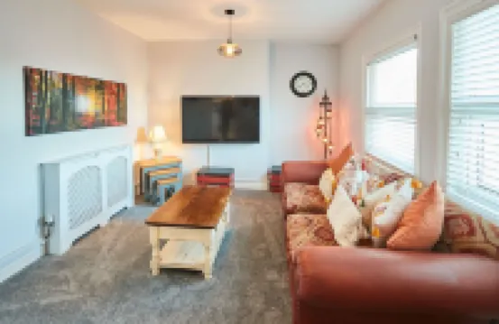 Host & Stay - Seas the Day