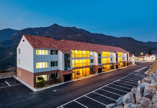 산 조망 테라스