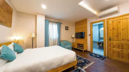 Lalit Service Apartment Отели рядом с достопримечательностью «Golden Temple»