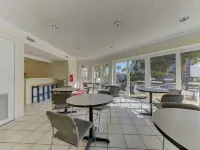 Seaside Haven Stylish Condo 3 Pools New Rental Hotels in Crescent Beach