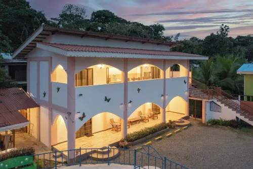 Pangea Lodge - Parking