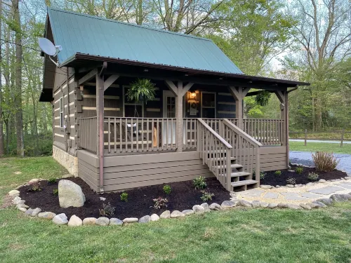 Sweet - 2 Bedrooms, 2 Baths, Sleeps 6 Cabin by RedAwning