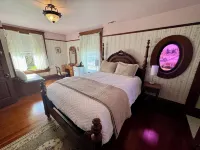 Hubble House Inn - 3-Star