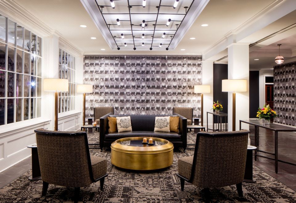 Holiday Inn Hotel French Quarter-Chateau Lemoyne Over view