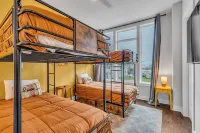 Luxury Townhome With Rooftop Deck Skyline Views - Bungalows