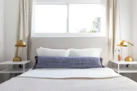 Avalon III by Avantstay Mins to Gaslamp, Zoo & Airport Beautiful Deck w/ BBQ Hotels in Balboa Park