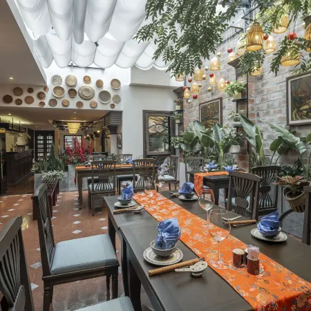 De Syloia Hotel Hanoi Отели рядом с достопримечательностью «Хай-Ба-Трунг»