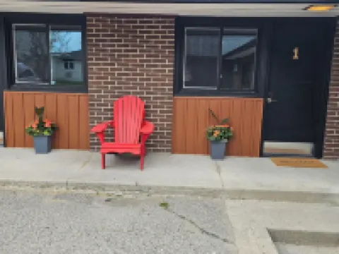 Shore Vista Lodge Hotels in Georgina