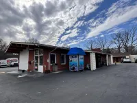 OYO Palm Leaf Motel Hotels in Ashland