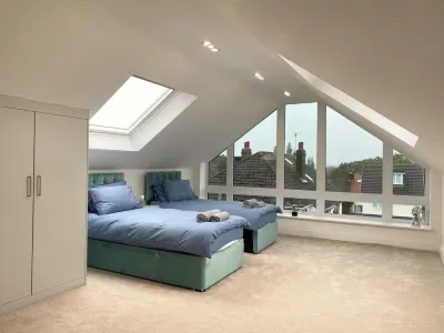 Leedshouse/sleeps9/privategarden/tv/wifi Hotels in 