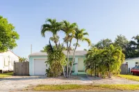 Stylish Pool Home Near Beach Family-Friendly Fun