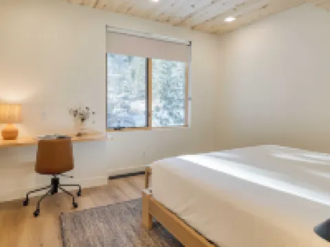 Parkview Mountain House Luxury Ski Home w/ Hot Tub Near Trails & Downtown Hotels in Summit Park