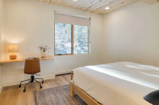 Parkview Mountain House Luxury Ski Home w/ Hot Tub Near Trails & Downtown