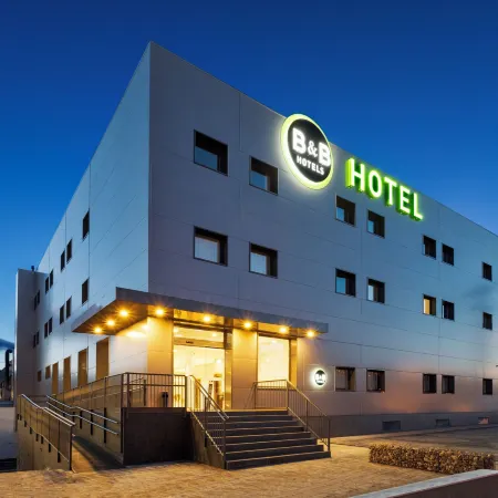 B&B HOTEL Madrid Carabanchel Отели рядом с достопримечательностью «Усера»