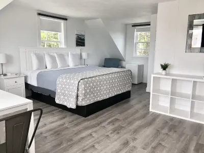 Kingfisher Oceanside Hotels in Dennis Port